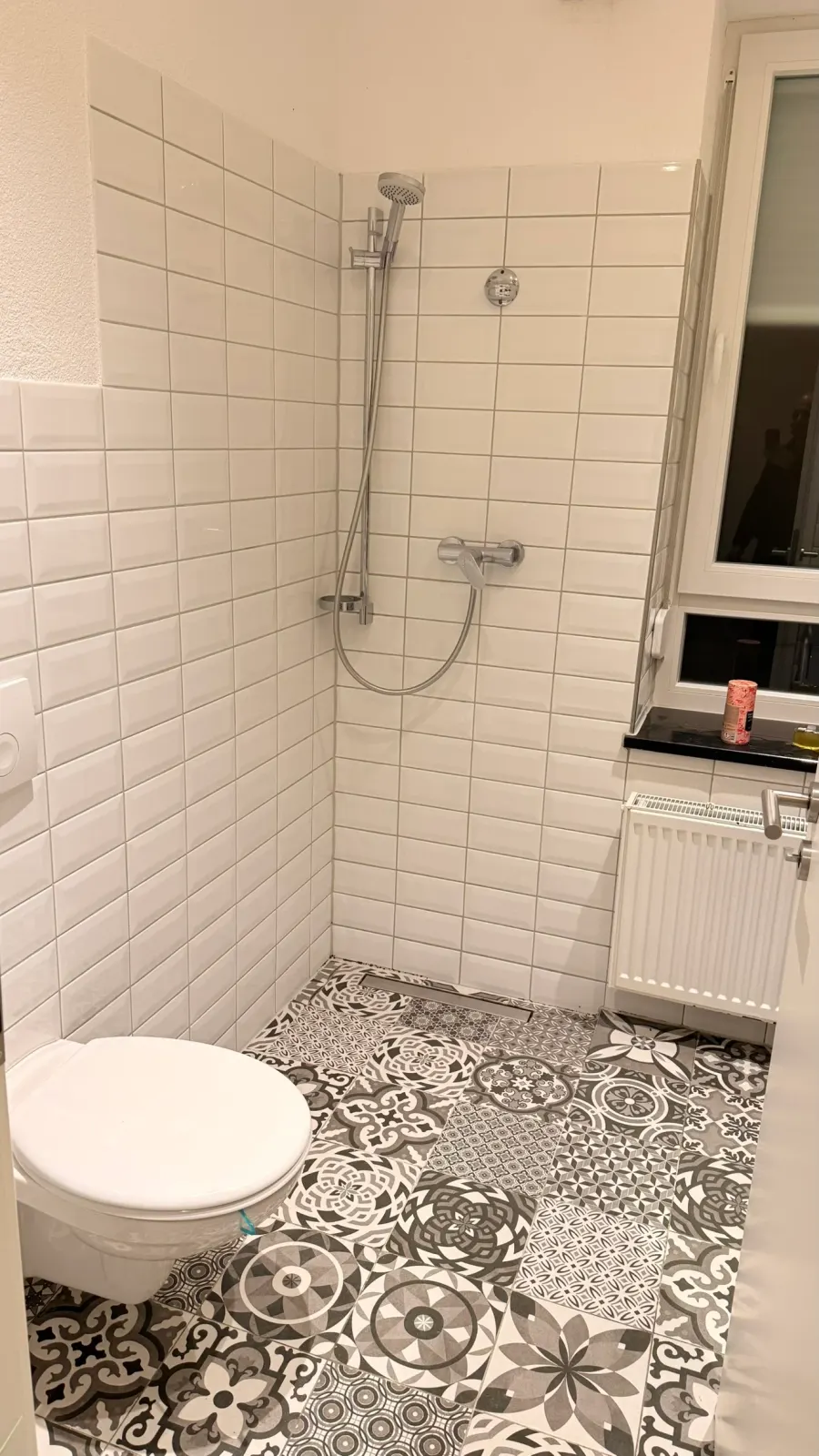 Neuwertige 2 Zimmer Wohnung mit Wohnküche – Bild 2